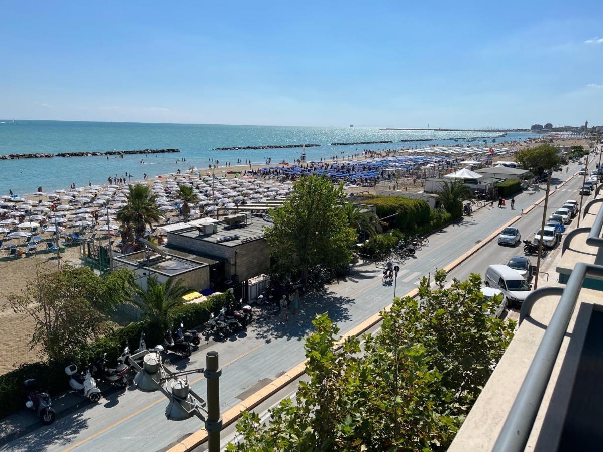 Appartamento Fronte Mare ชิวิตาโนวา มาร์เค ภายนอก รูปภาพ